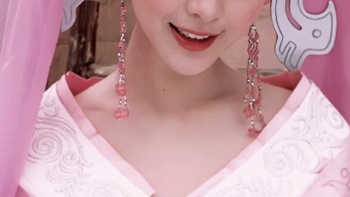 Holy cow! Her portrayal of the maid scared the lead actor so much they didn’t know how to act—she wa