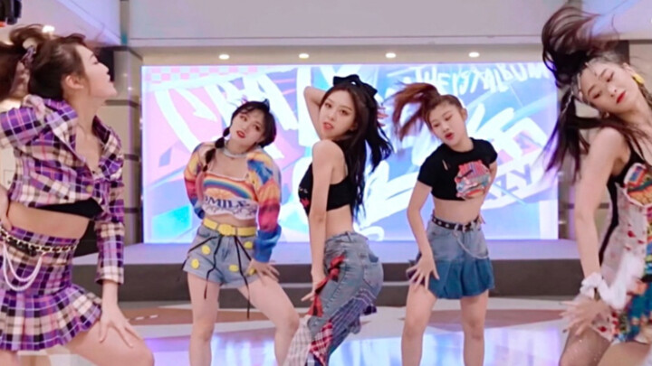 Has everyone on the internet been saying they saw Yuna in person? Here’s the official ITZY-Loco firs
