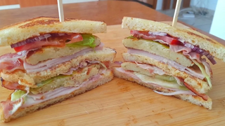 วิธีทำคลับแซนด์วิช - Halloumi Cheese Club Sandwich