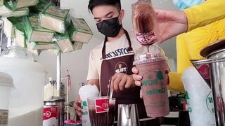 หวานมันหวานน้อยใส่ถุงกระดาษหรือแก้วทุกเมนูพร้อมเสริฟค่ะ