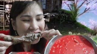 em gái quê đánh tiết canh chó,và món tỏi chó nấu măng.