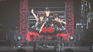 BABYMETAL - Gimme chocolate (Yokohama Arena)
