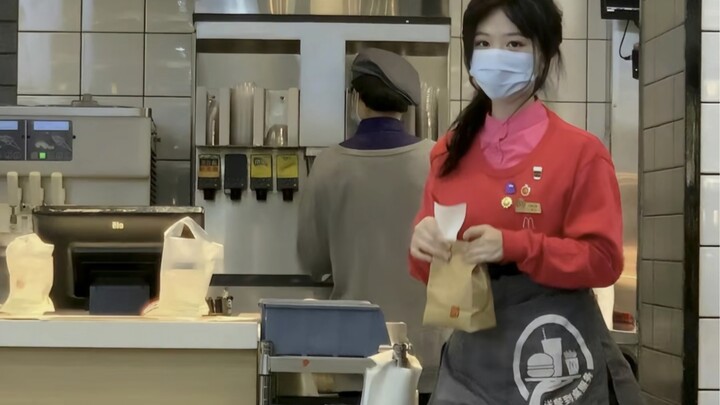 穿上裙子就是兵