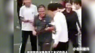 哈哈哈哈副校长摔倒了