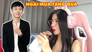 Mai Dora lộ "ngài Mưa" Văn Tùng tặng quà trên sóng, thẹn thùng không dám nhận