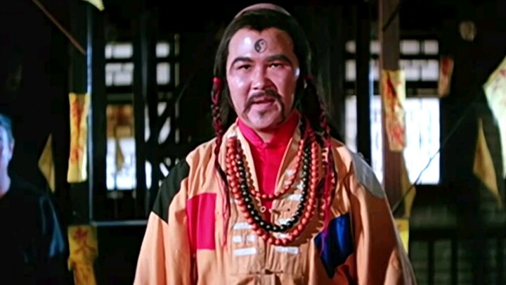 "Kaisar Qianhe: Aku memasang altar di Bulan! Aku tak terkalahkan!"