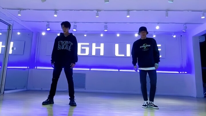 Xu Bin's cover of "Ice" in the practice room