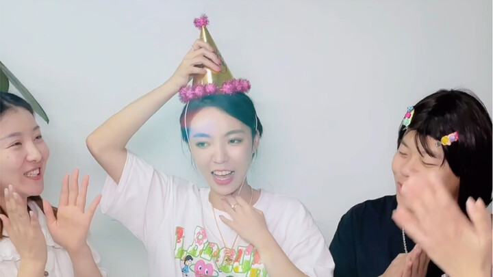 Thực ra đa số cảm giác emo đều là do mình tự diễn kịch tình cảm mà thôi.