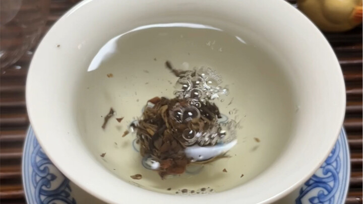 Người mới bắt đầu với trà trắng: Bận rộn quá mà chẳng biết mình đang bận gì.