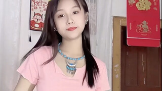 Qiao Yiyi (yoga shorts