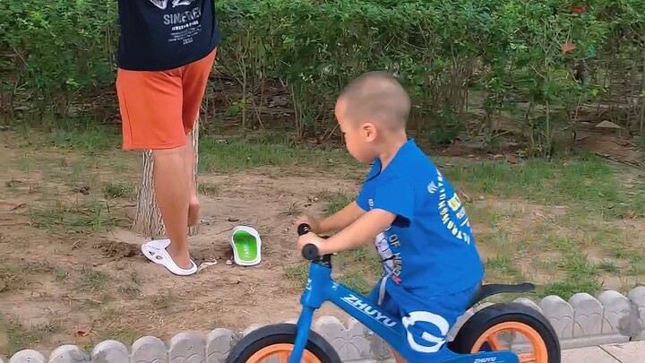 Giày của tôi đâu rồi, sao biến mất vậy?