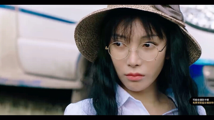 The glasses-wearing girl is possessed and transformed into a seductive beauty.