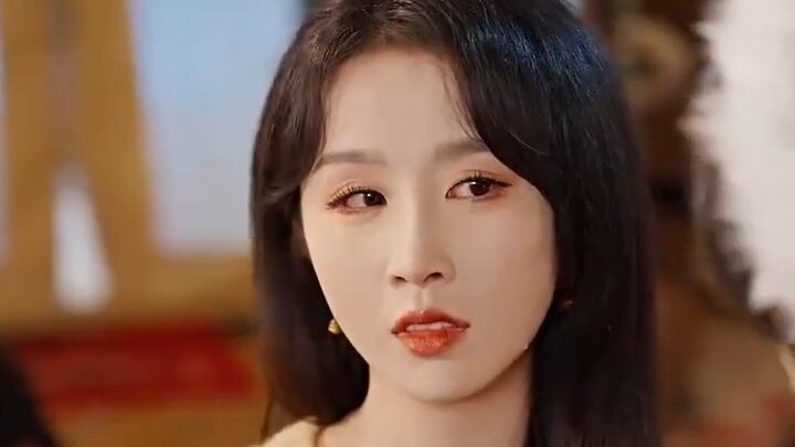 She has bad luck in love and dumps two scumbags. In the end she decides to live for herself.