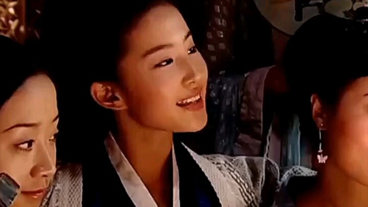 Liu Yifei disguises herself as a man and goes to a brothel