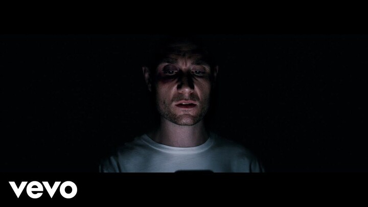 QmFzdGlsbGUgLSBEb29tIERheXMgKE9mZmljaWFsIEx5cmljIFZpZGVvKQ==