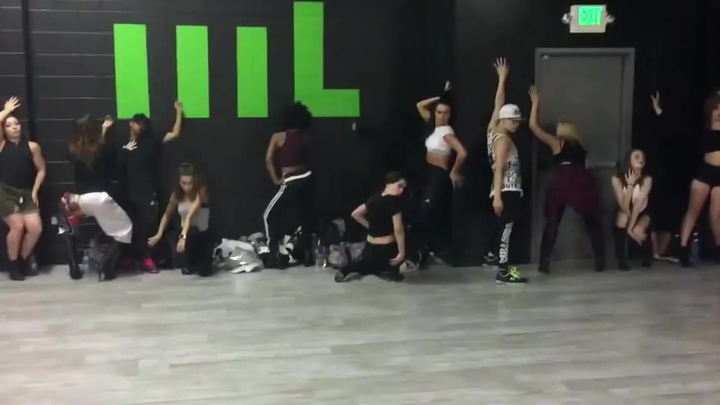 【力丸】【rikimaru】很遗憾丸子没有和其他小姐姐一起穿高跟鞋跳嘿嘿