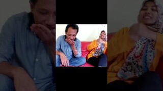 Rebutan kacang Atom lucu