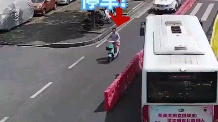 Suspect pulls off “tricky moves” while fleeing—but ends up faceplanting, sitting on the ground and b