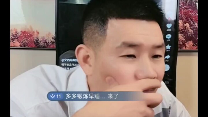 Cười chết mất, Gà Tử livestream trên Bilibili xem Văn Tây và A Thất