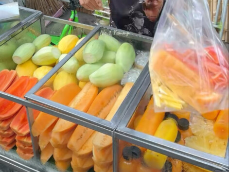 Ninja trái cây! Quầy xe bán trái cây đông nhất Thái Lan.