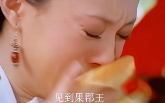 Huanhuan delivered two textbook-perfect, restrained crying scenes, each directed at the two most imp