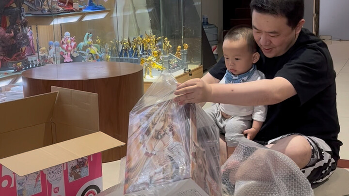 วันเด็ก 1 มิถุนายน คุณจะซื้อของขวัญบ้าอะไรกันเนี่ย!! บนไม่ตั้งตรง ข้างล่างก็เอียงไปด้วยสิ