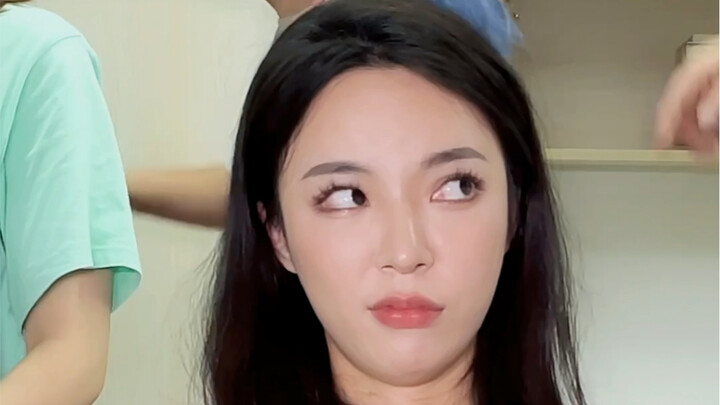 Why is Hei Se Hui suddenly acting like a bunch of students?