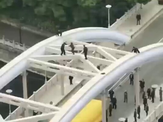 حتى أنا لا أجرؤ على الركض بهذه الطريقة عندما ألعب ببجي موبايل