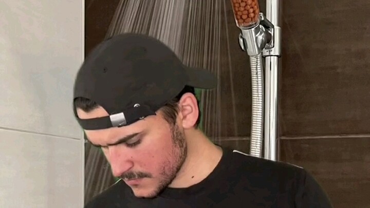 หนุ่มต่างชาติค้นพบความลับสุดพีกของตัวเอง 😂