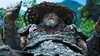 The old man who had been dead for 40 years suddenly resurrected. The armor on his body quickly fell 
