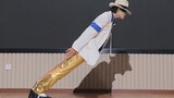 Shocking! MJ's "Smooth Criminal" tilted 45 degrees appeared on the university campus and shocked the