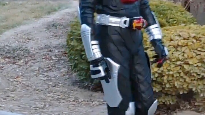 Kabuto It's very hard to wear a card face to fight the leather suit. The first time I went out witho