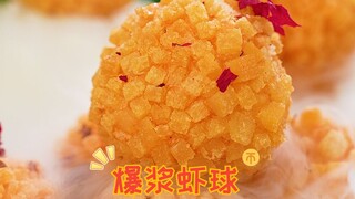 Renyah di luar dan lembut di dalam, bola udang ini penuh dengan cairan!