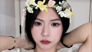小兰花为庆祝破50万粉丝竟然出卖色相