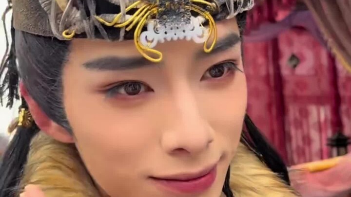 عندما يبتسم ولا يقول شيئًا، فهذا هو الوقت الذي يجب أن تدرك فيه المشكلة.