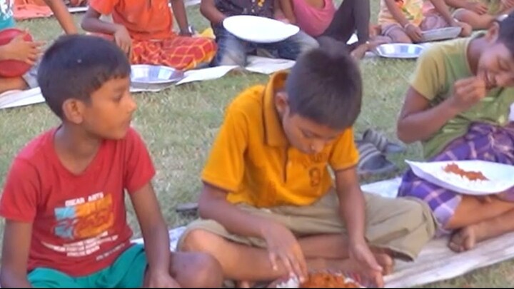 400+ Villagers Eating Together! চিংড়ি দিয়ে টমেটোর তরকারি ও সাদা ভাত ❤️