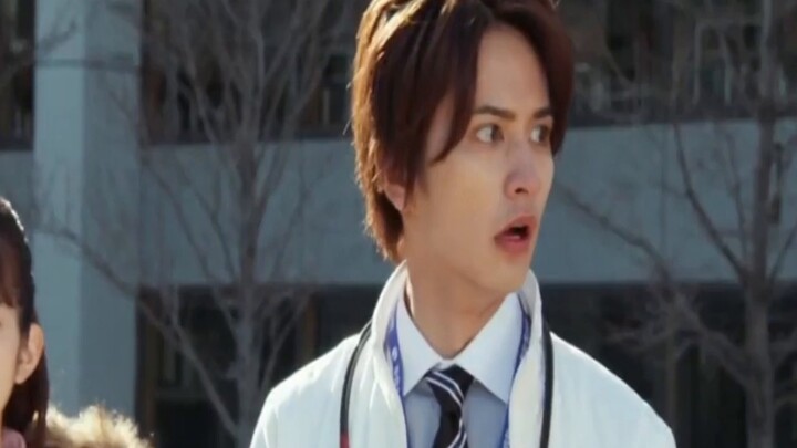 Three sentences to make Kamen Rider run 800 meters for me
