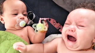 วิดีโอ Twin Baby ที่จะทำให้คุณมีความสุขทั้งวัน! - พยายามอย่าหัวเราะ ท้าทาย