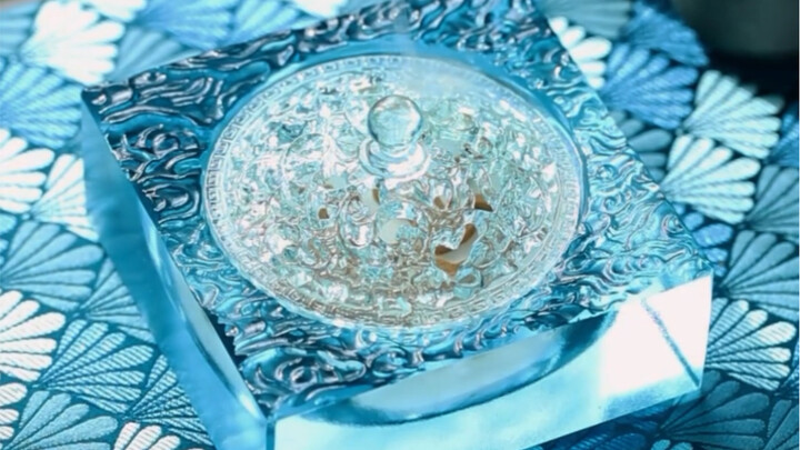 Super stress-relieving: pressing ash from incense sticks! OCD? You’ll never press enough! The data d