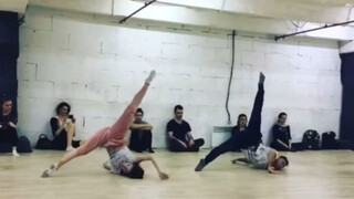 Kombinasi teknik lantai tari modern [Diambil dari YouTube, mohon hapus jika melanggar]