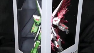 Kotak pajangan Phantom & Ghost Gundam buatan Jiao Lao Hakura, jika dilihat dari berbagai arah, terli
