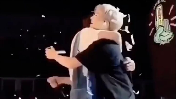 Huzi, you really spoil Xiao Ba so much!