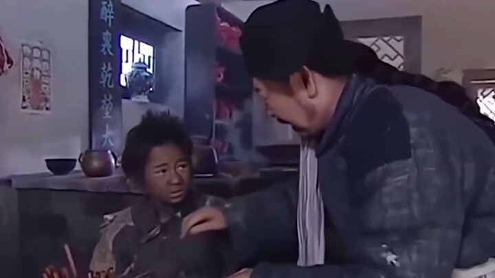 An elderly man secretly handed a beggar half a bowl of hot soup, only to be repaid years later when 