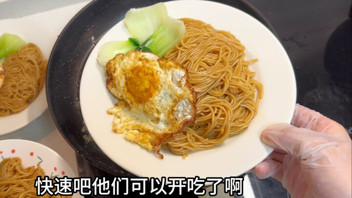 [Scrambled Egg Noodles] Noodles for Three, Plus Steamed Apples with Red Dates and Zongzi!