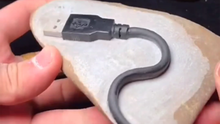 A data cable is hidden inside the jade.