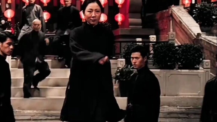 Swords are my hobby, but fists are what I’m really good at!