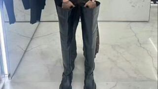 Wei Daxun can pull off even these leather boots so effortlessly!?