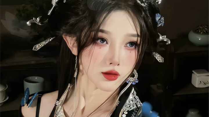 “Hãy trở thành con rối của ta đi… con bướm nhỏ.”