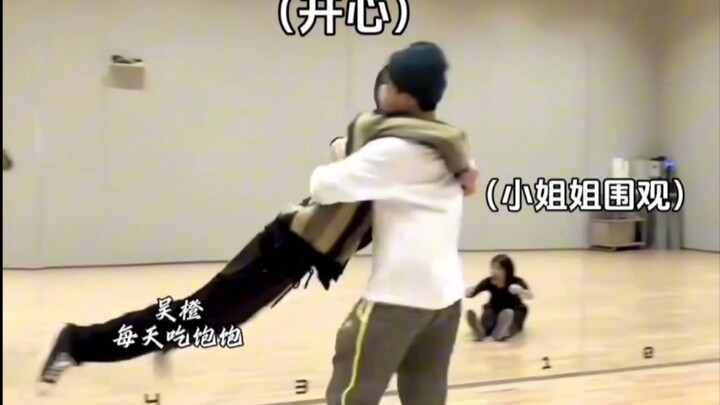 【Seo Myung-ho】“Ngay cả ekip làm việc cũng không nhịn được mà cưng chiều anh ấy” (Cảnh cưng chiều Myu