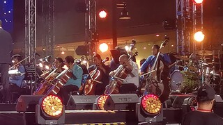 ABS-CBN Philharmonic Orchestra PErforms Chritsmas Songs at The BGC high streets on NYE 2020 part 2